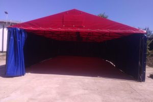 Hala namiotowa - czerwony dach plus granatowe boki